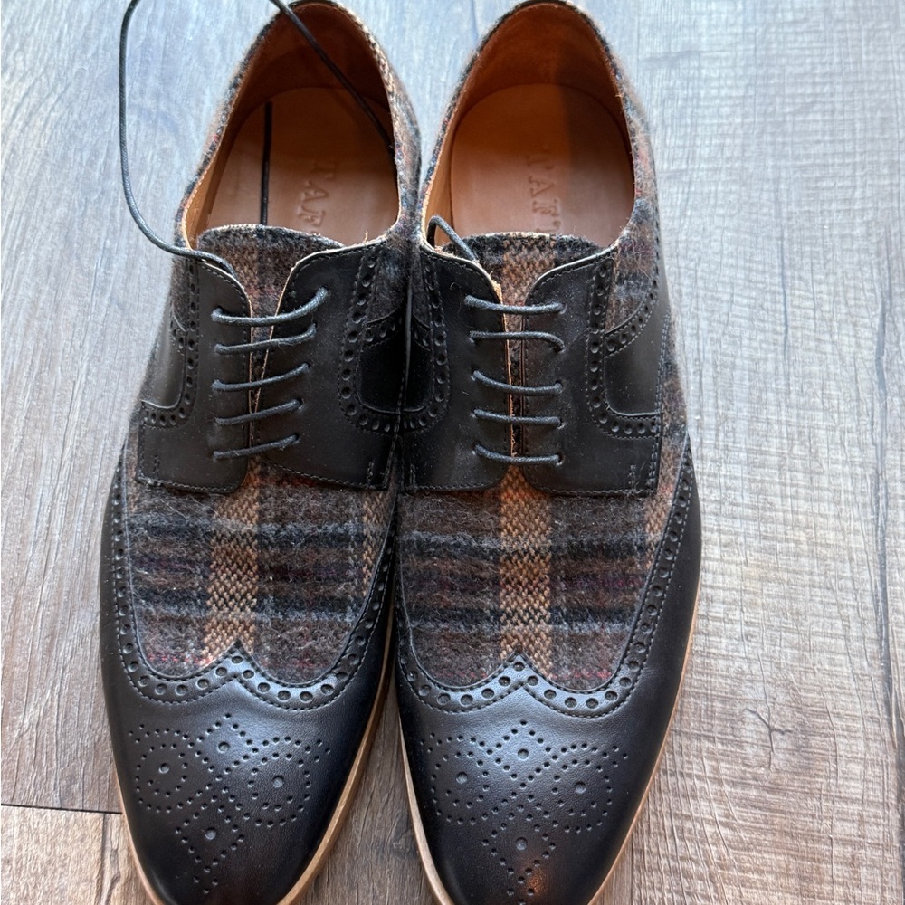 Taft Black and Brown Oxford Shoes with Brogue Detailing